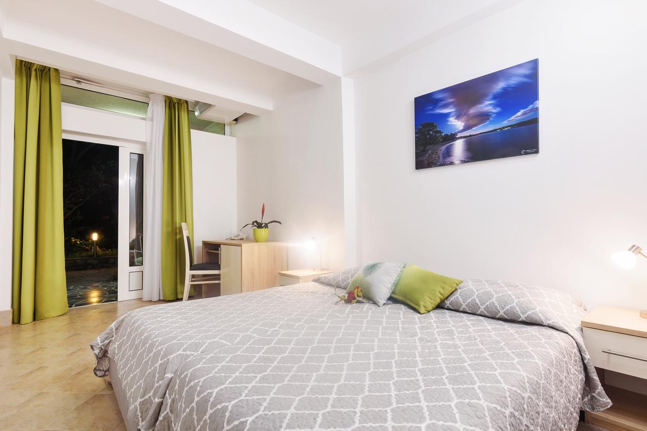 Villa Vicko Starigrad Paklenica Esterno foto